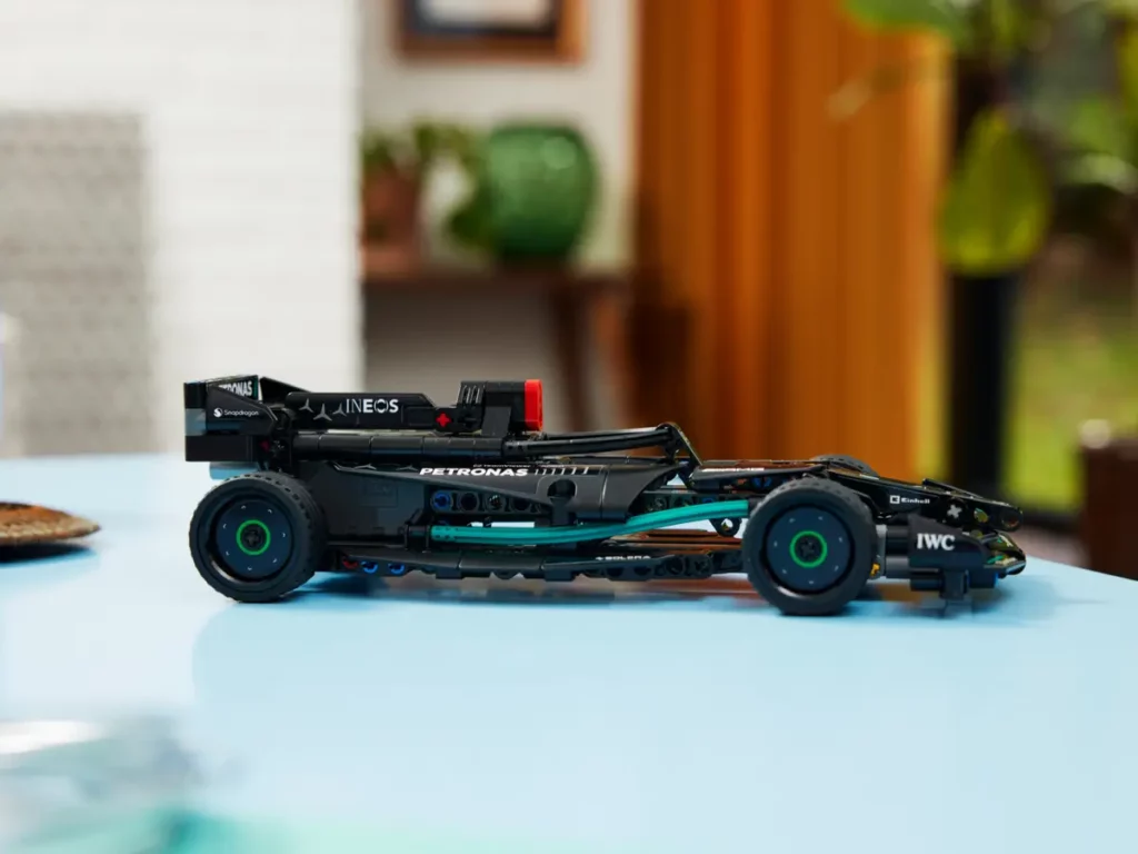 lego-mercedes-f1-42165-4