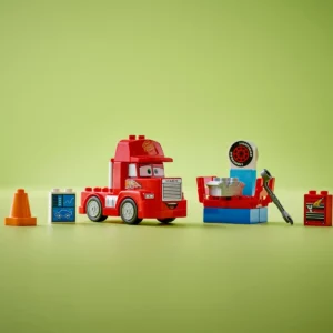 Mack al circuito Lego Duplo 10417